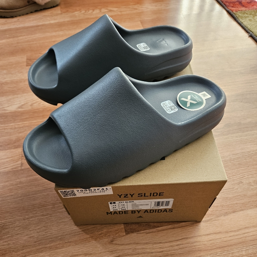 YZY Slides charcoal size 12 men